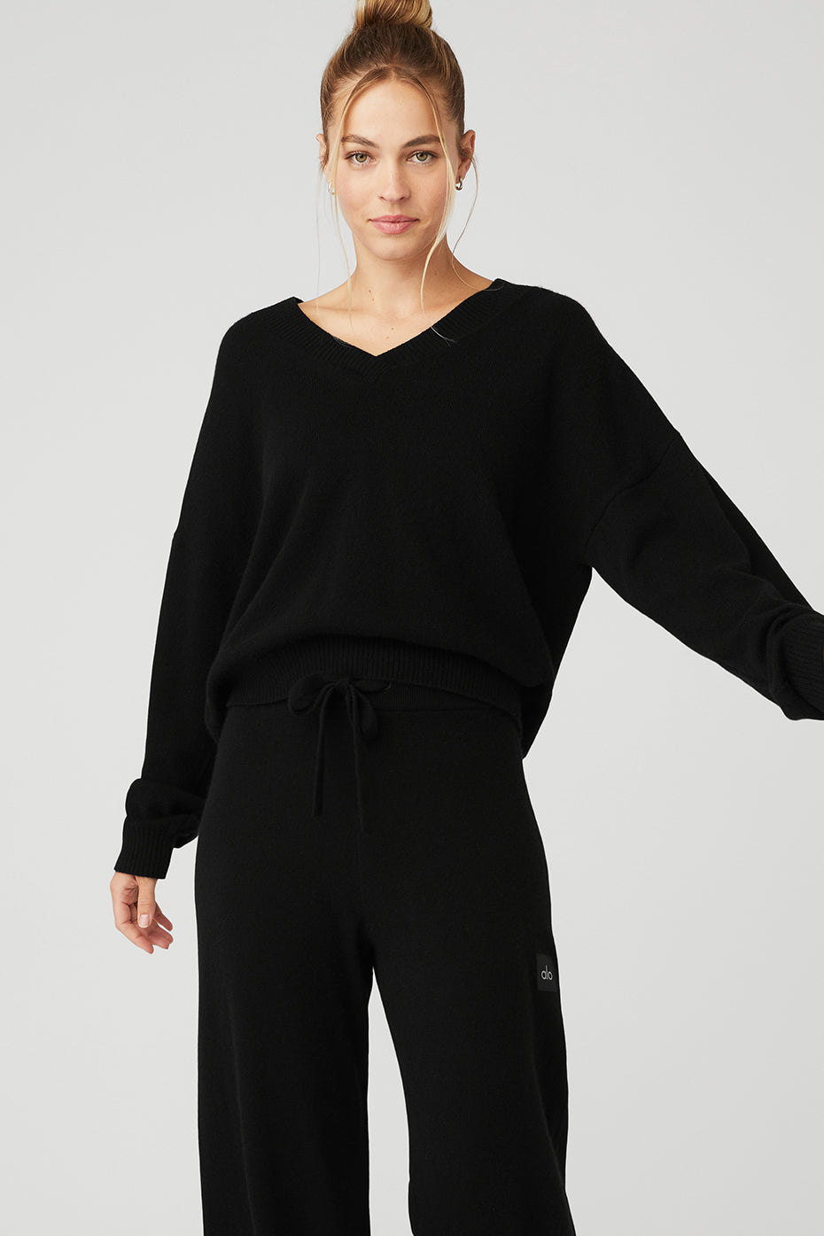 Black Women's Alo Yoga Cashmere Jet Set V-Neck Pullover Sweatshirts | ULJ-521037